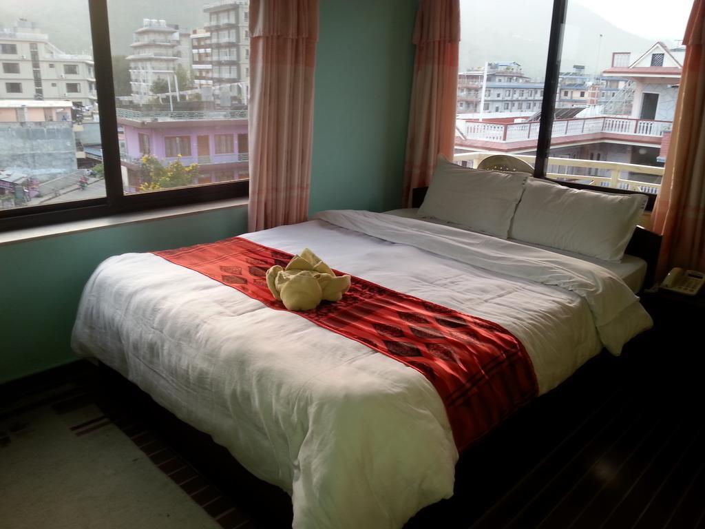 Hotel Fewa Holiday Inn Покхара Екстер'єр фото